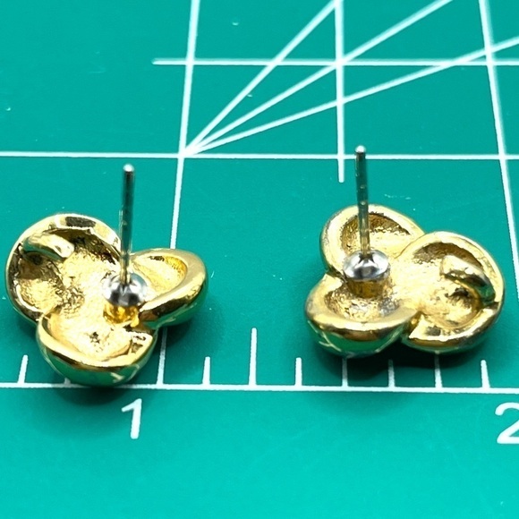 Love Knots stud earrings. Gold Tone vintage chunky 1/2” knots ❤️ symbolize love - Picture 5 of 6